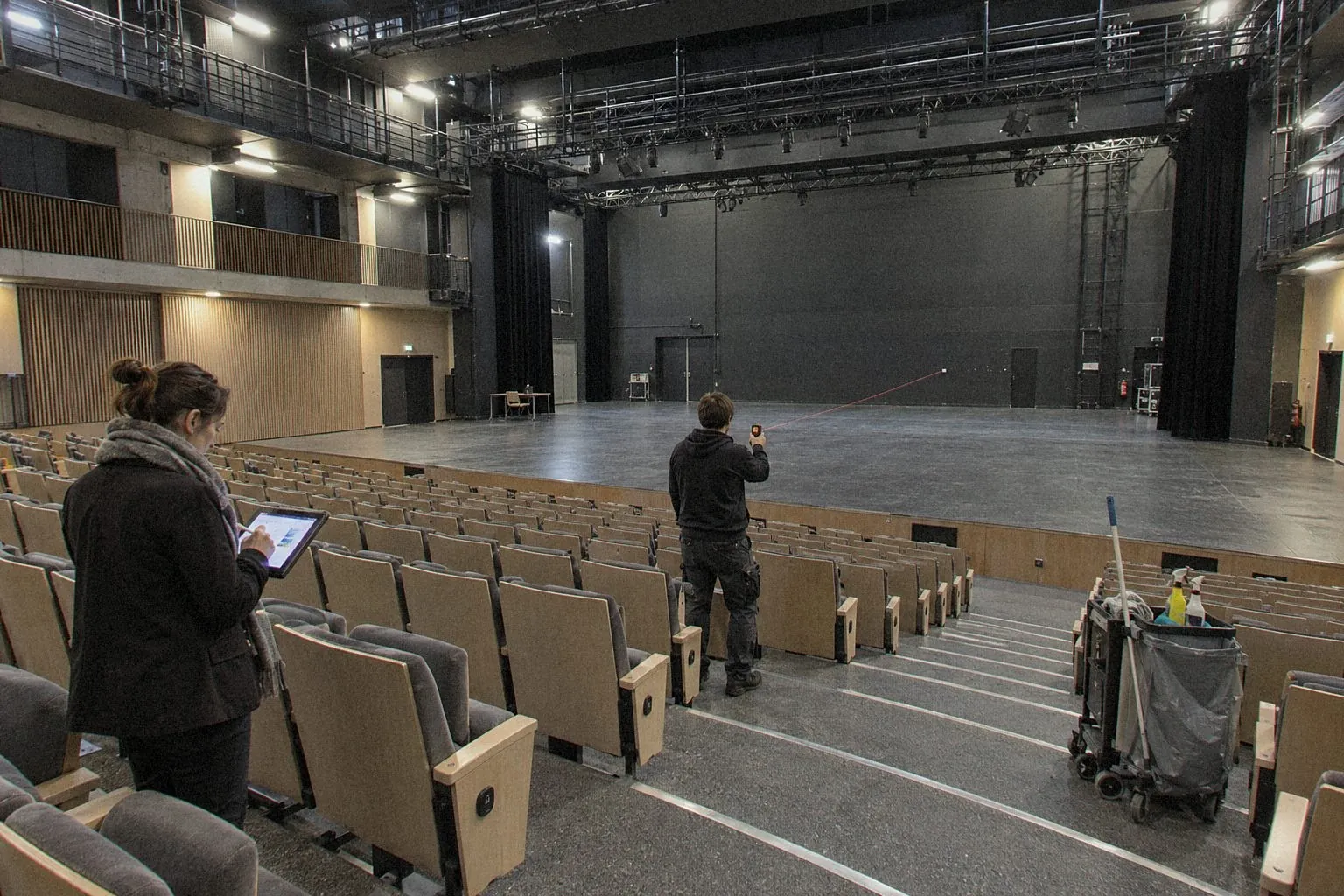 Site visit in an empty auditorium with a laser rangefinder and tablet