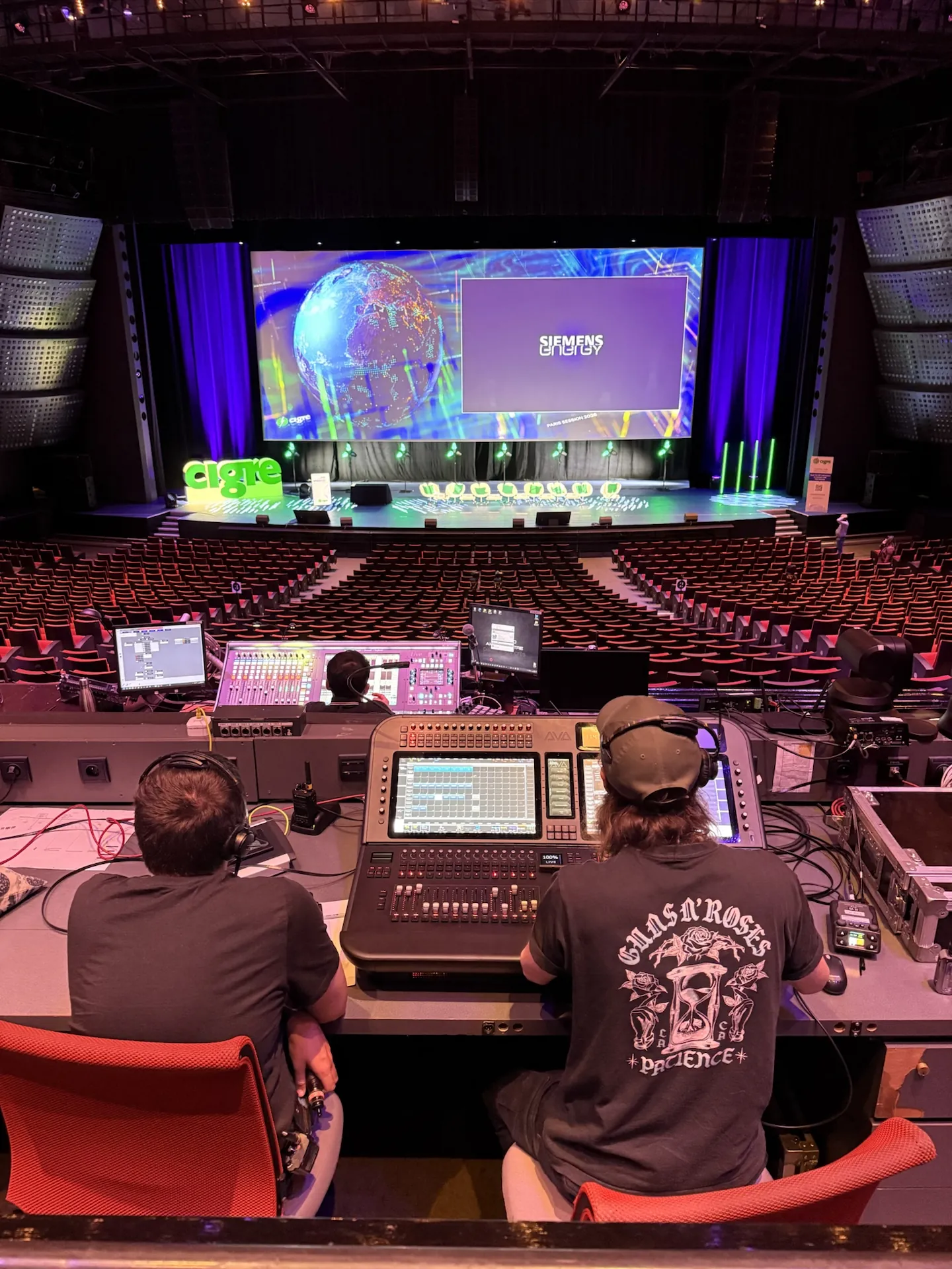 Sound control room facing the Grand Amphithéâtre